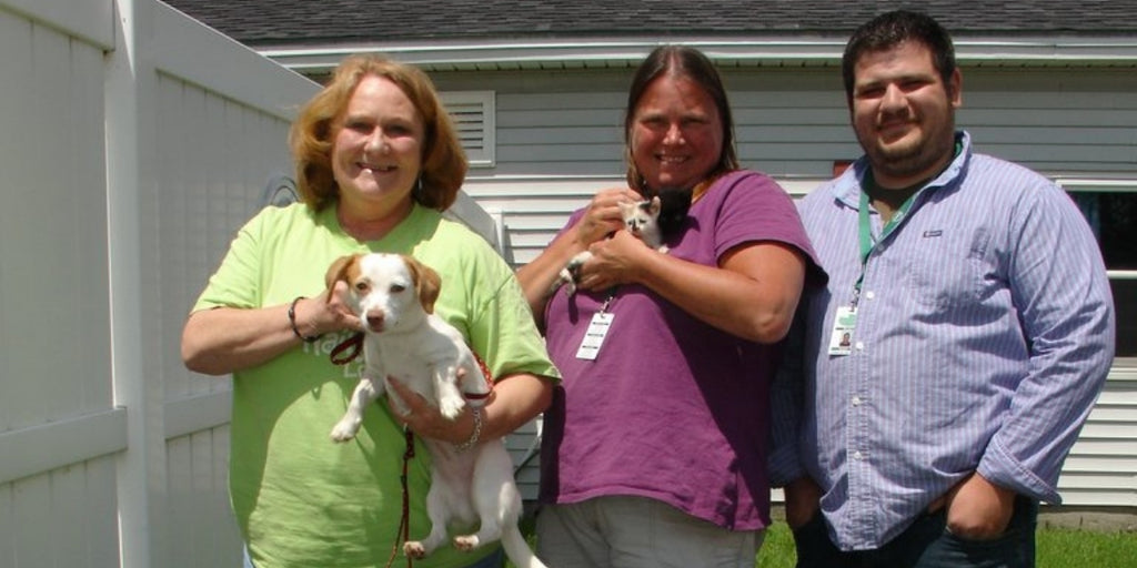 Lenny's Donates Pet Food To The Franklin County Humane Society