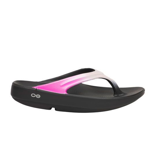 Black and pink sandal with 'oo' logo on a white background