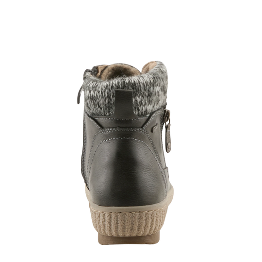 Grey Fall boot with fur lining on a white background