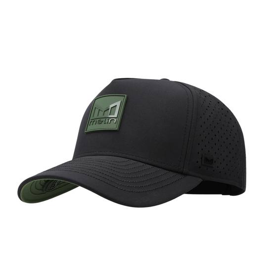 A black baseball cap with a green rectangular patch on the front displaying the 'meuno' brand logo, shown against a plain white background.