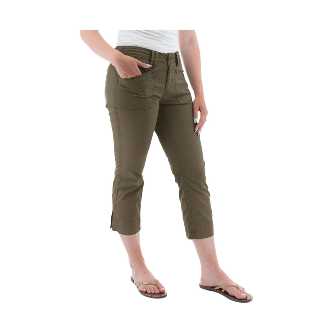 Olive cropped pants with front pockets and ankle-length hem, worn with tan thong sandals