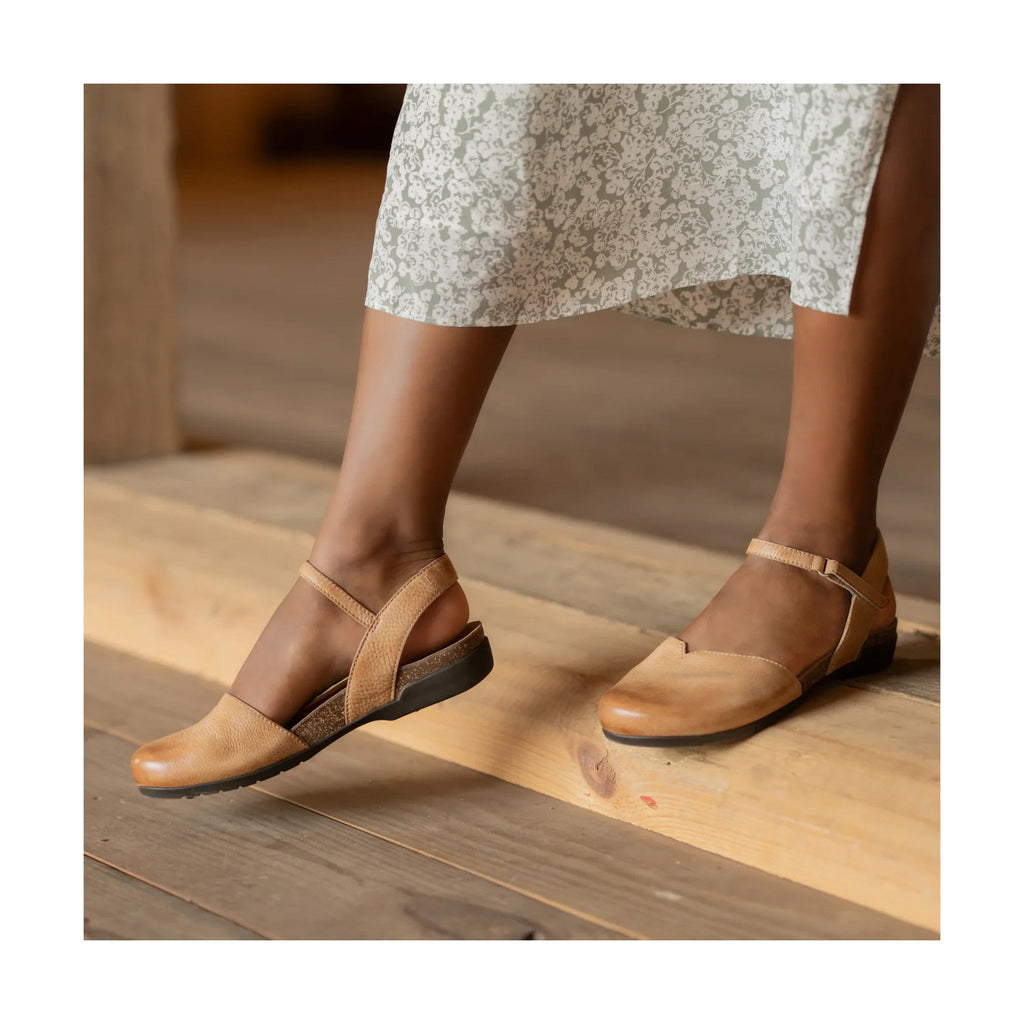 Dansko Women's Rowan - Honey Distressed - Lenny's Shoe & Apparel
