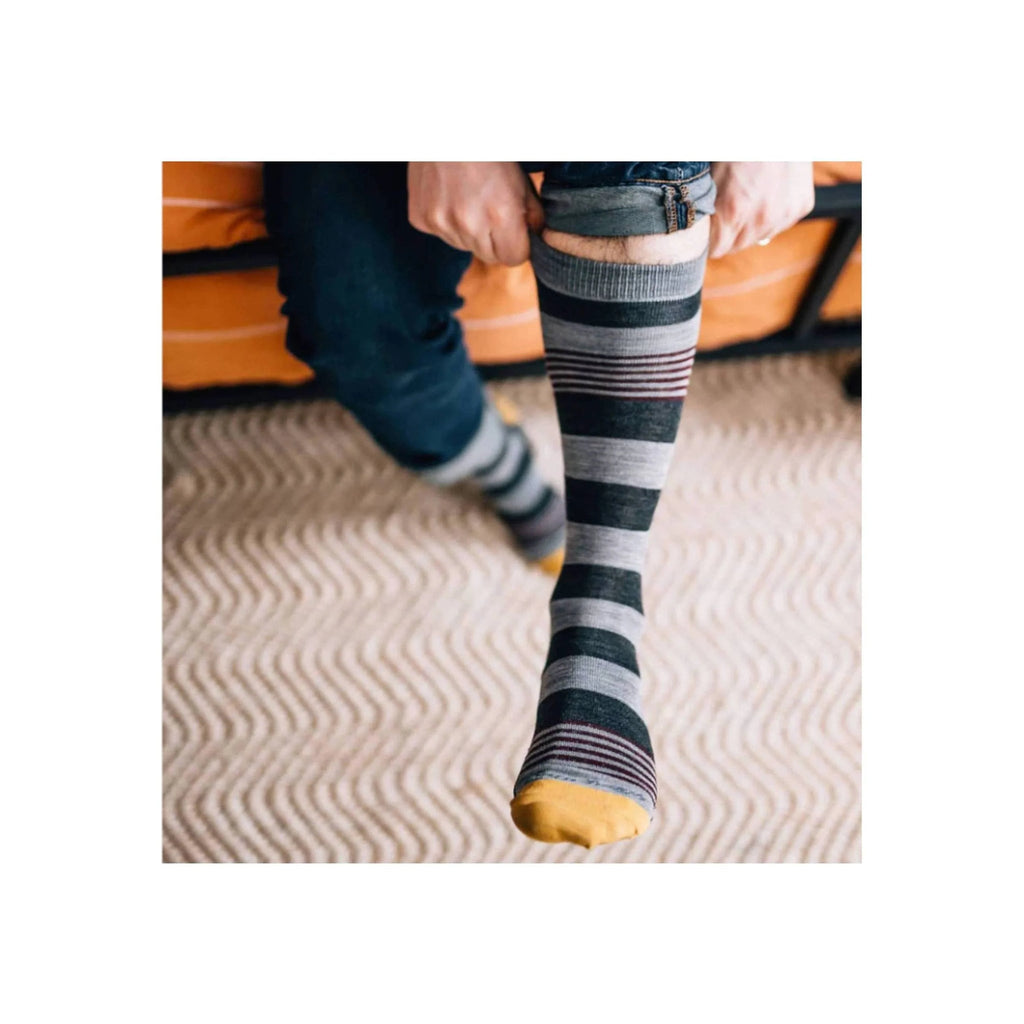 Darn Tough Vermont Men's Oxford Crew Lightweight Lifestyle Sock - Gray - Lenny's Shoe & Apparel