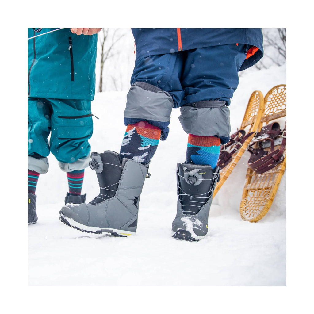 Darn Tough Vermont Men's Solstice Over The Calf Midweight Ski and Snowboard Sock - Charcoal - Lenny's Shoe & Apparel