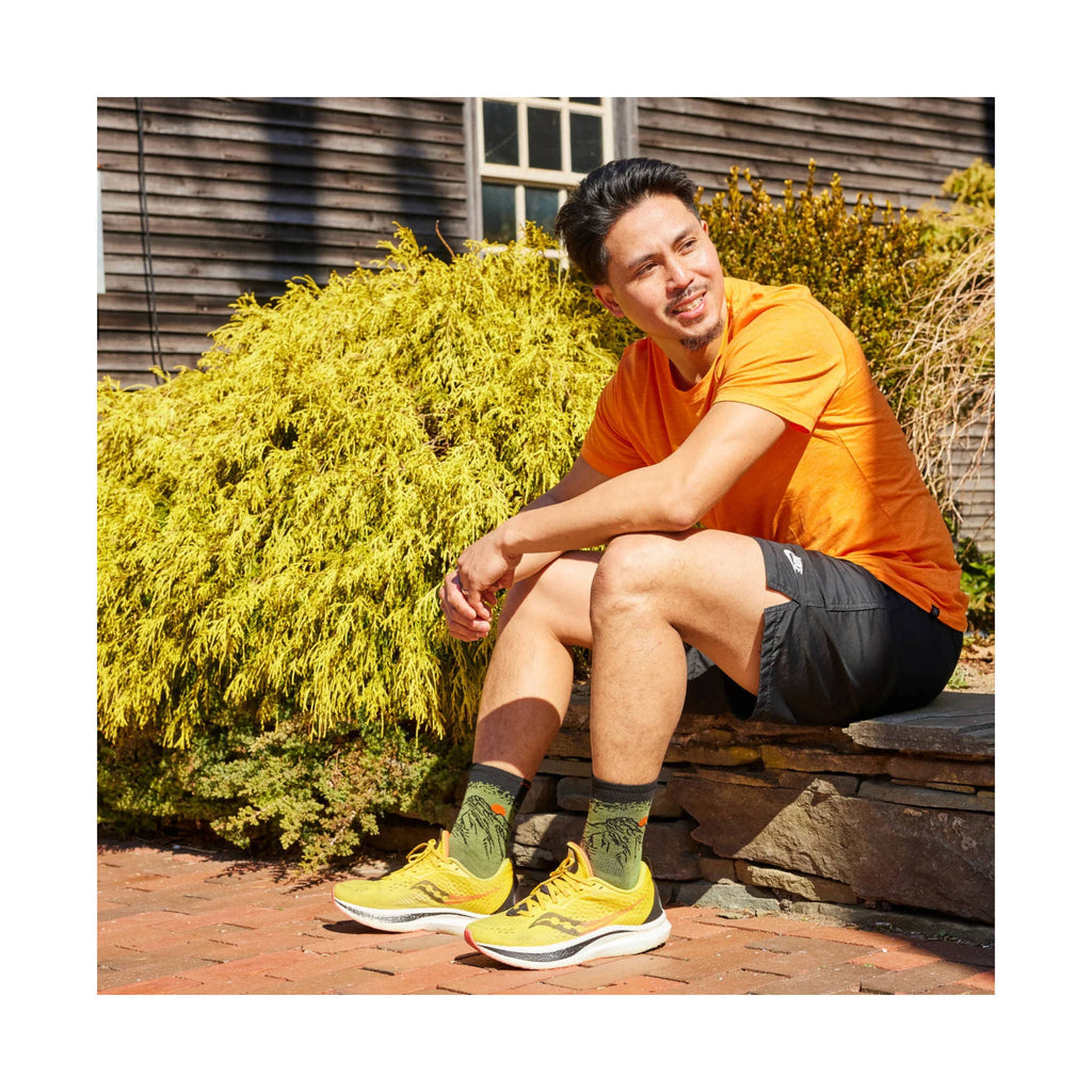 Darn Tough Vermont Men's Vert Micro Crew Ultra Lightweight Running Sock - Lichen - Lenny's Shoe & Apparel