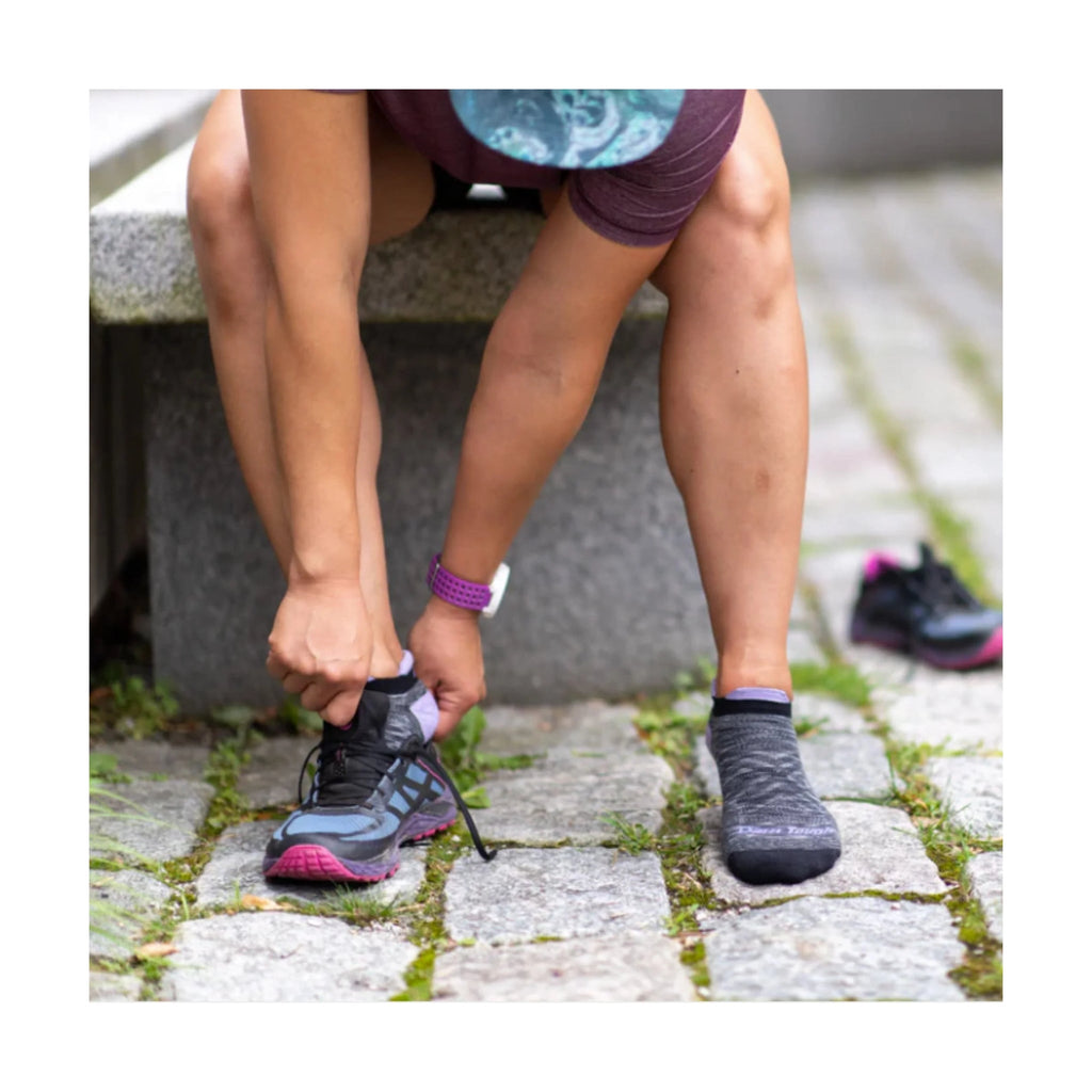 Darn Tough Women's Run No Show Tab Ultra Lightweight Sock - Space Grey - Lenny's Shoe & Apparel