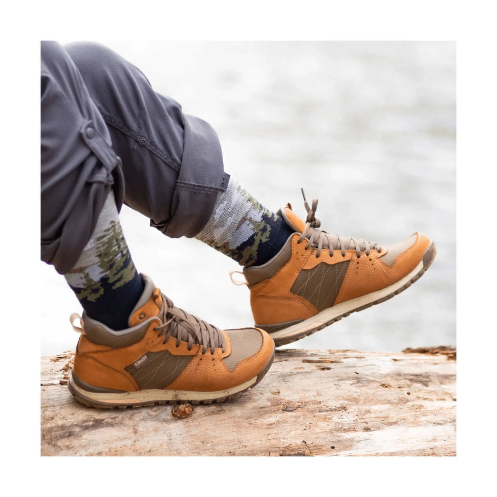 Farm To Feet Women's Cascade Locks Light Targeted Cushion Three Quarters Crew Socks - Total Eclipse - Lenny's Shoe & Apparel
