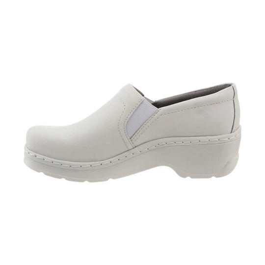White leather slip-on clog with wedge sole and side elastic panel