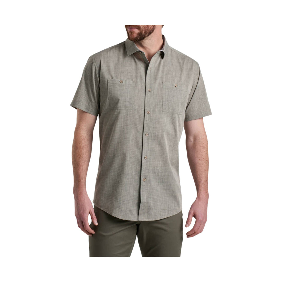 Short-sleeve button-up shirt in light gray with two chest pockets and a pointed collar