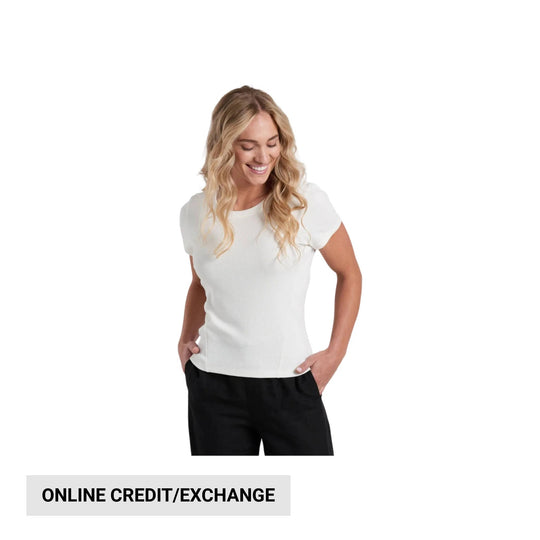 White short-sleeve knit T-shirt on a model with hands in pockets