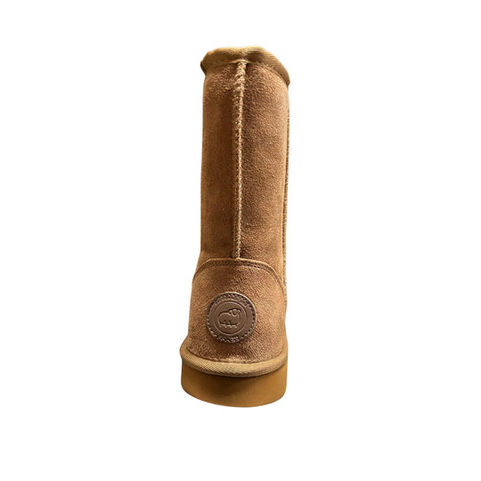 Chestnut suede short boot with a round logo patch on the shaft and tan rubber sole