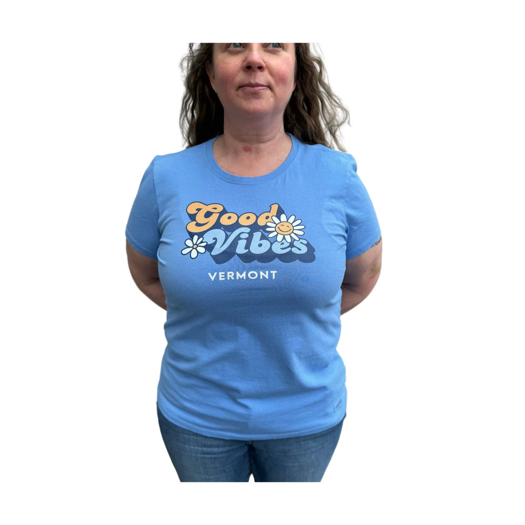 Life Is Good Women's Vermont Exclusive Groovy Tee - Cornflower Blue - Lenny's Shoe & Apparel