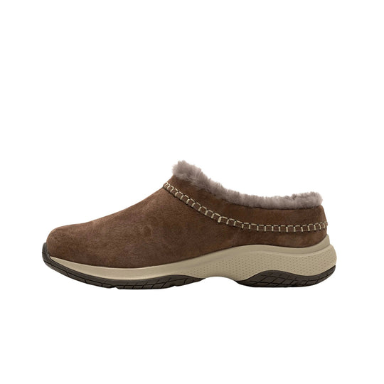 Brown suede clog-style winter slip-on with faux fur lining and beige cushioned sole
