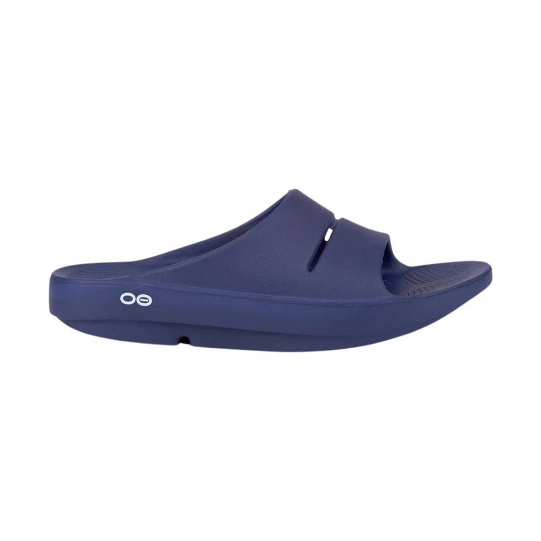 Blue slide sandal with 'oe' logo on a white background