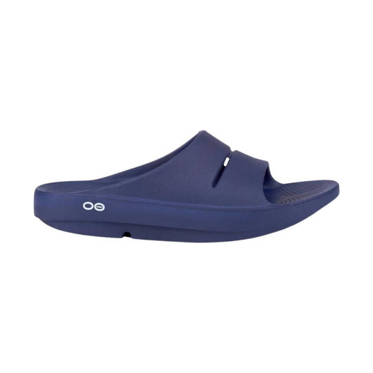 Blue slide sandal with 'oe' logo on a white background