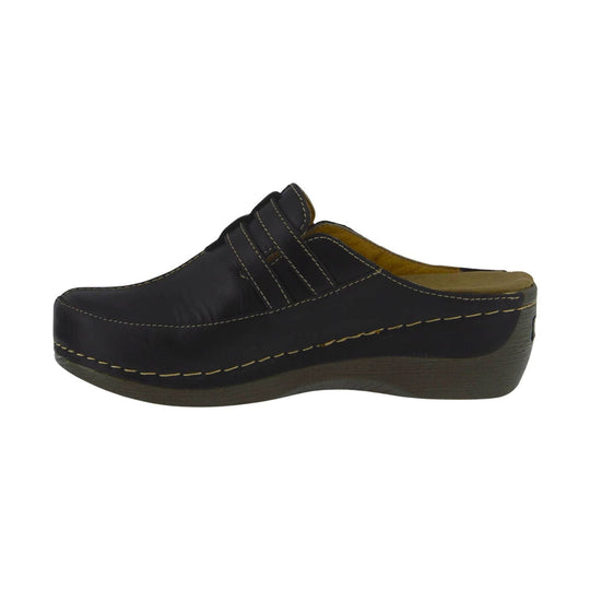 Black clog mule with a platform sole and tan lining