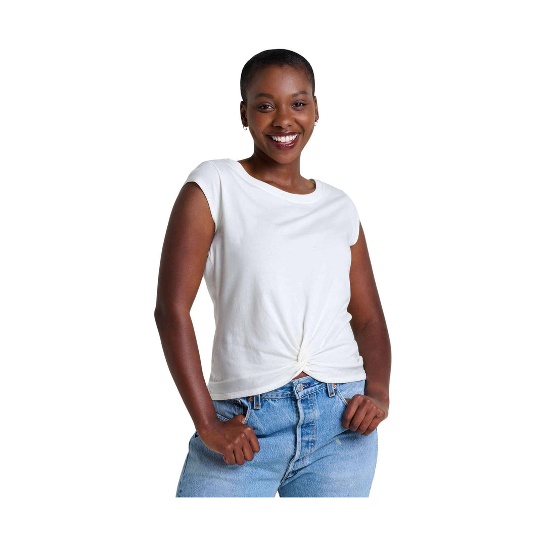 White sleeveless knotted T-shirt with light blue jeans