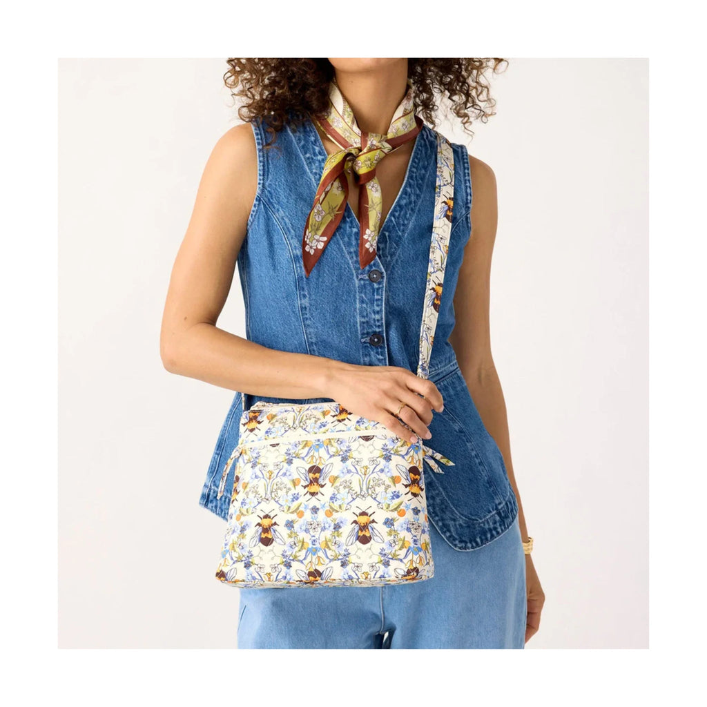 Vera Bradley Original Zip Hipster - Bee Garden In Premium Cotton - Lenny's Shoe & Apparel