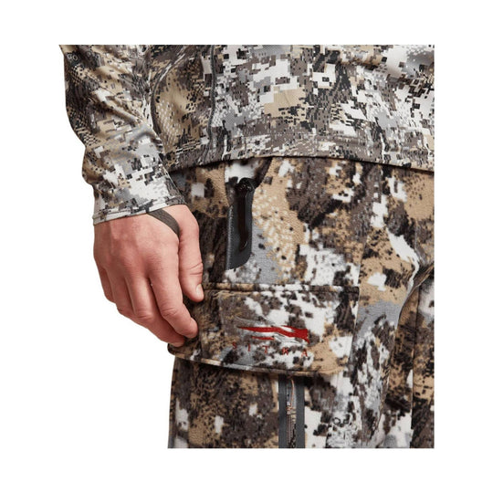 Camouflage fleece hunting pants with side cargo pocket and zippered thigh pocket