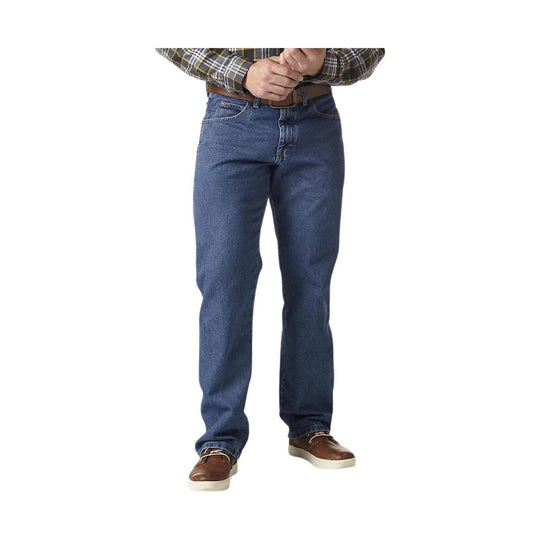 Blue straight-leg jeans worn with brown leather shoes and a plaid shirt tucked in
