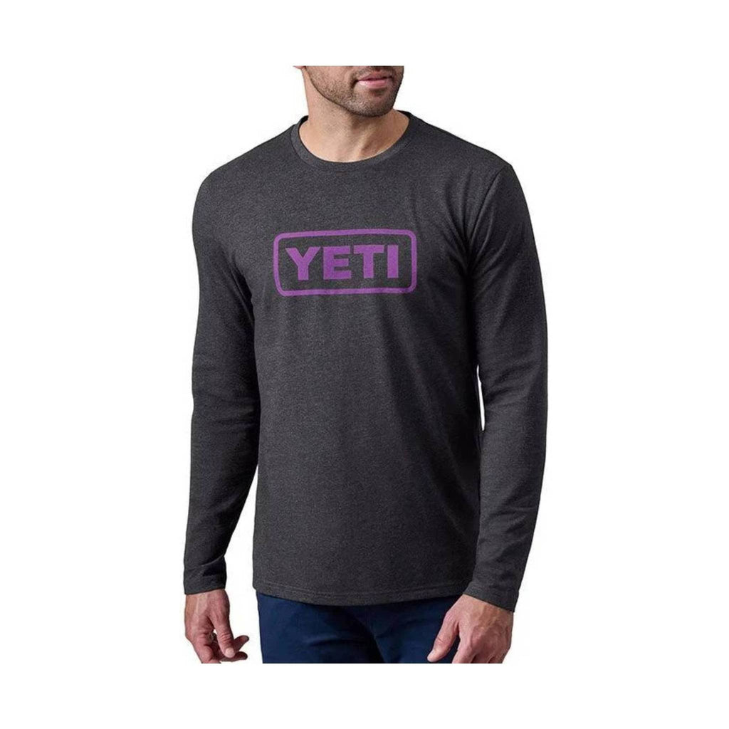 YETI Men's Logo Badge Long Sleeve Shirt - Heather Charcoal - Lenny's Shoe & Apparel